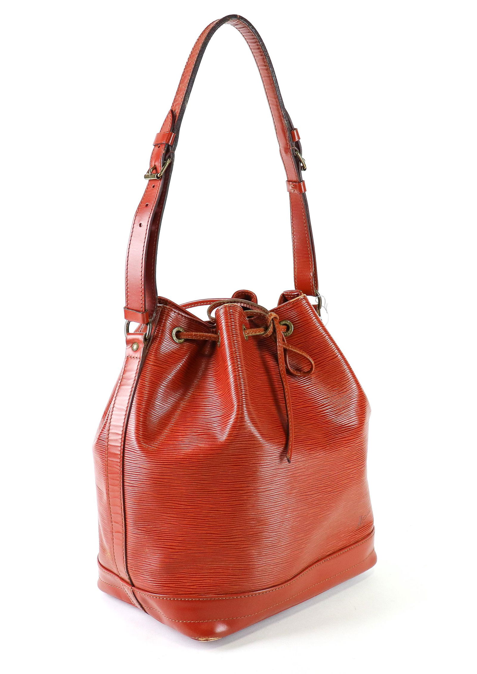 Louis Vuitton Noe GM in Tan Leather Epi: Genuine Pre-Owned Louis Vuitton Noe GM in Tan Epi in B condition. Date Code is A29100 This lot includes the following accessories: . Measurements: 27*34*16cm (Length * Height * Width). This lot inclu