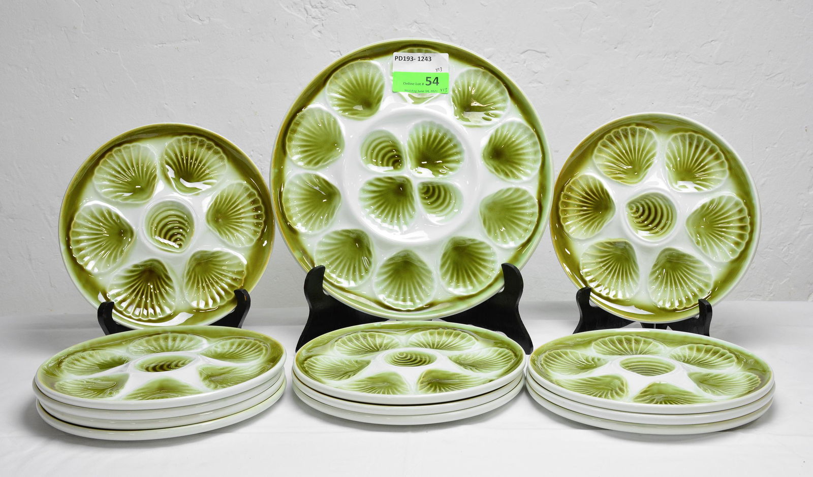 13pc French Green Oyster Plates (1 of 3)