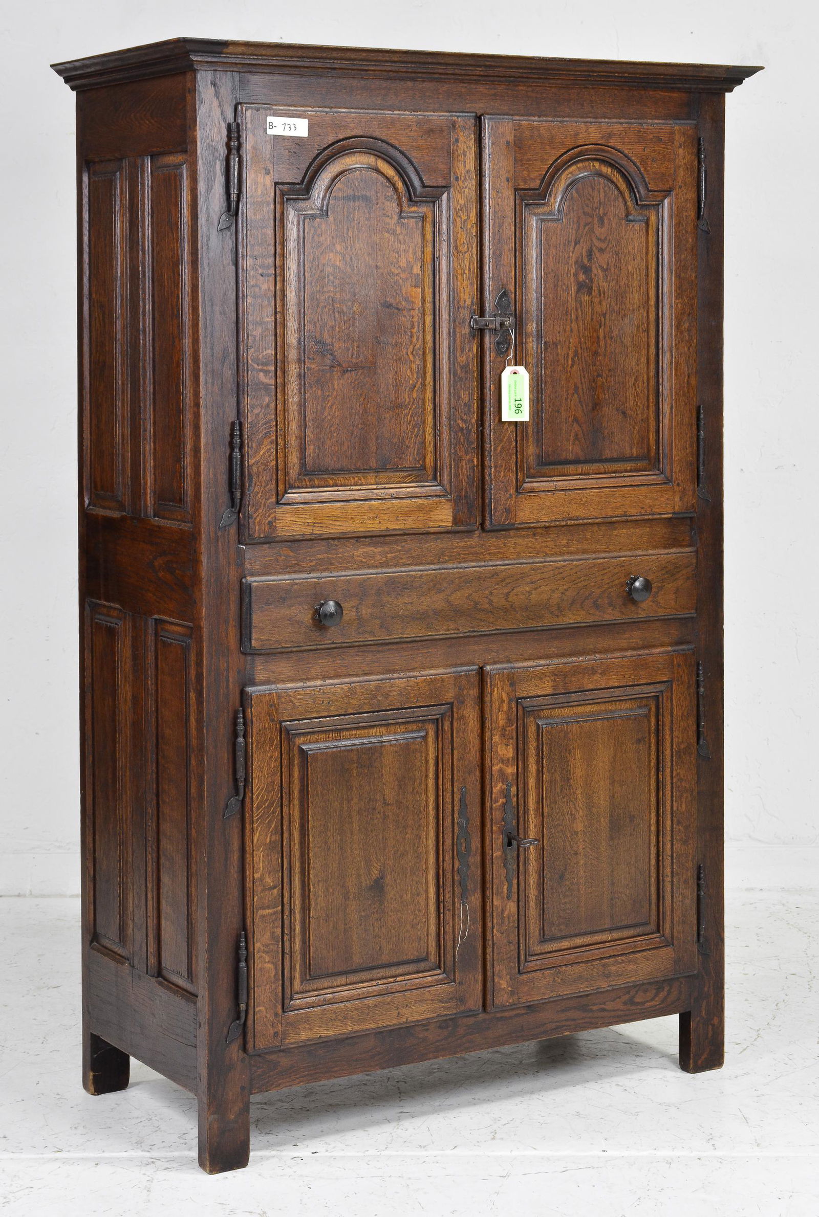 4 Door Oak Cupboard / Cabinet (1 of 2)