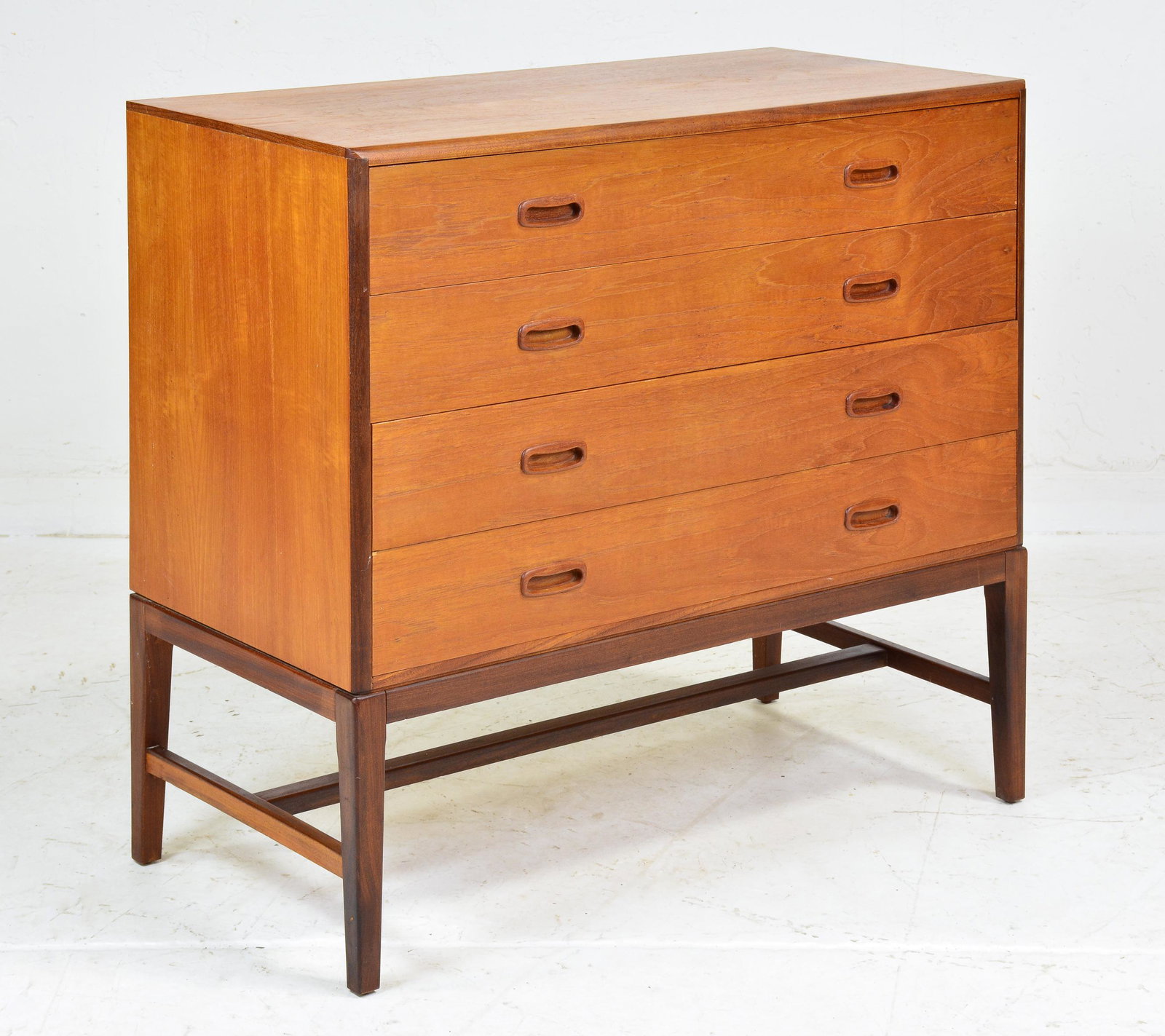 Mid Century Modern Teak Chest (1 of 5)