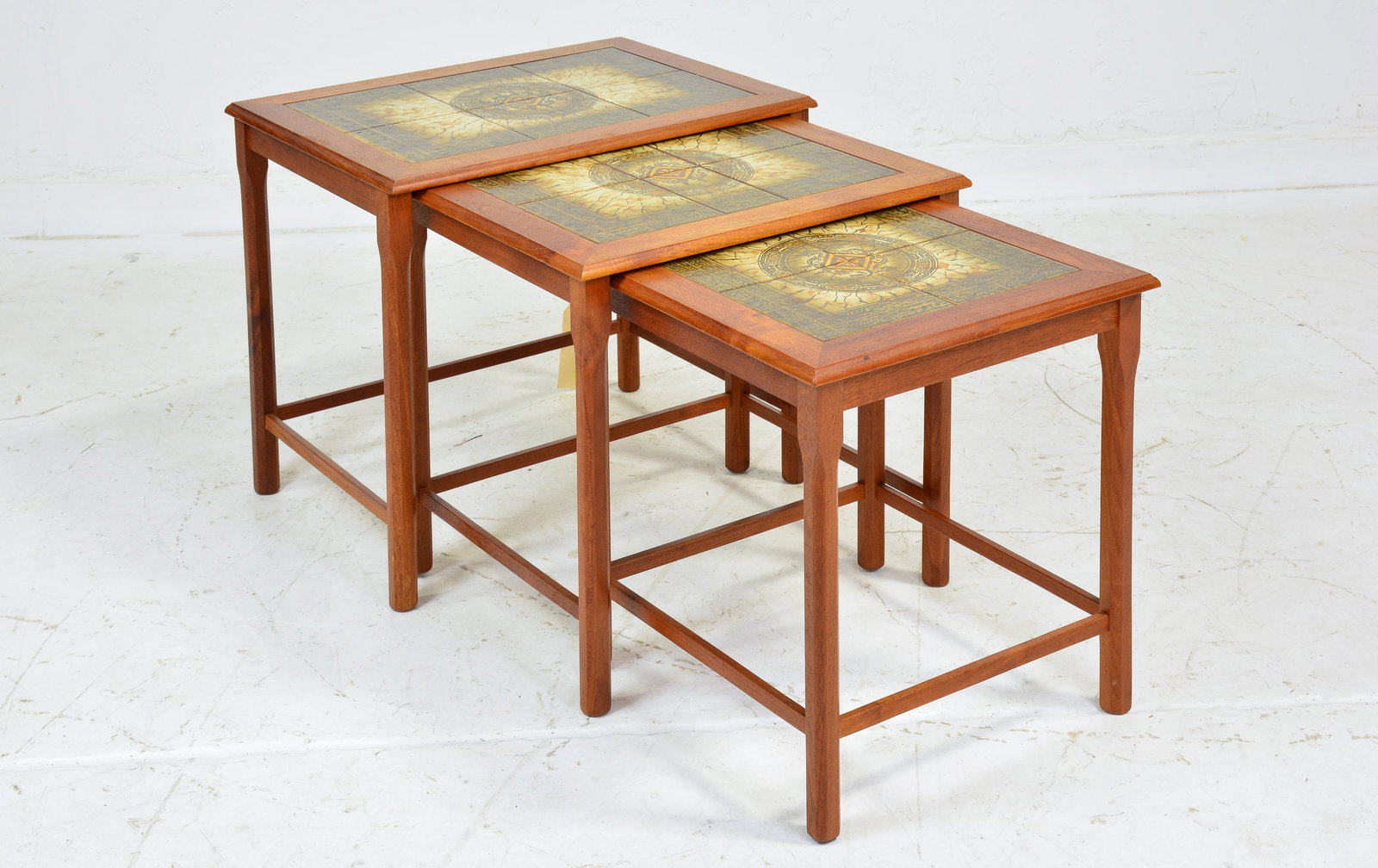 Mid Century Modern Tile Top Nest Of Table: Mid Century Modern Tile Top Nest Of Table - 19 in tall x 22 x 16