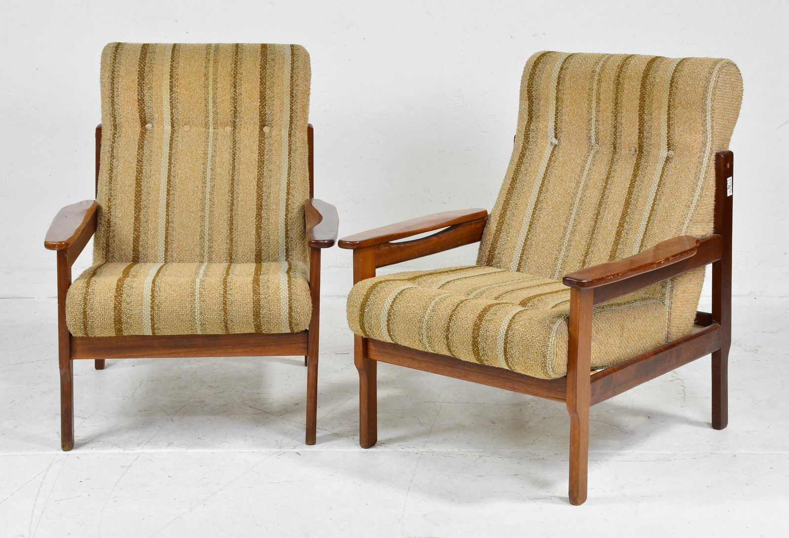 Pair of Mid Century Modern Lounge Chairs (1 of 3)