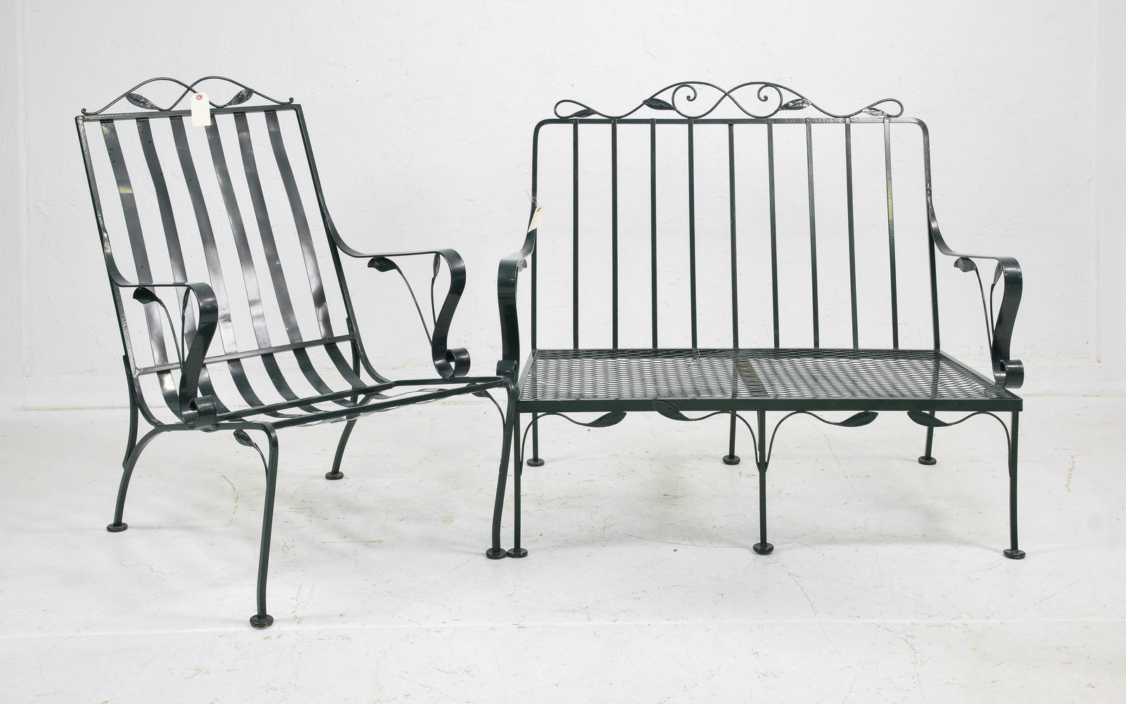 2 Piece Painted Iron Garden Set (1 of 4)