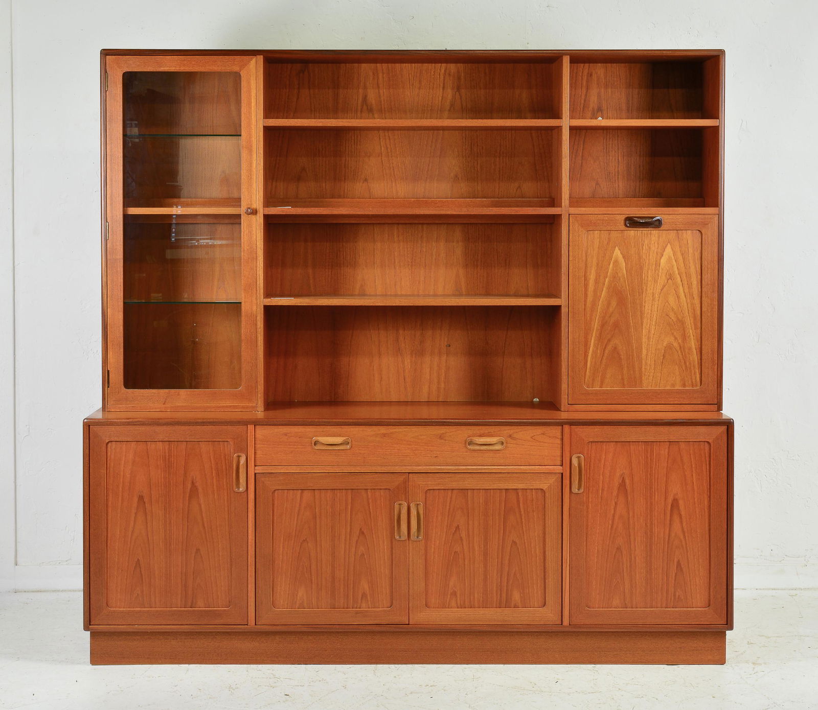 Mid Century Modern Cocktail Cabinet by G-Plan (1 of 9)