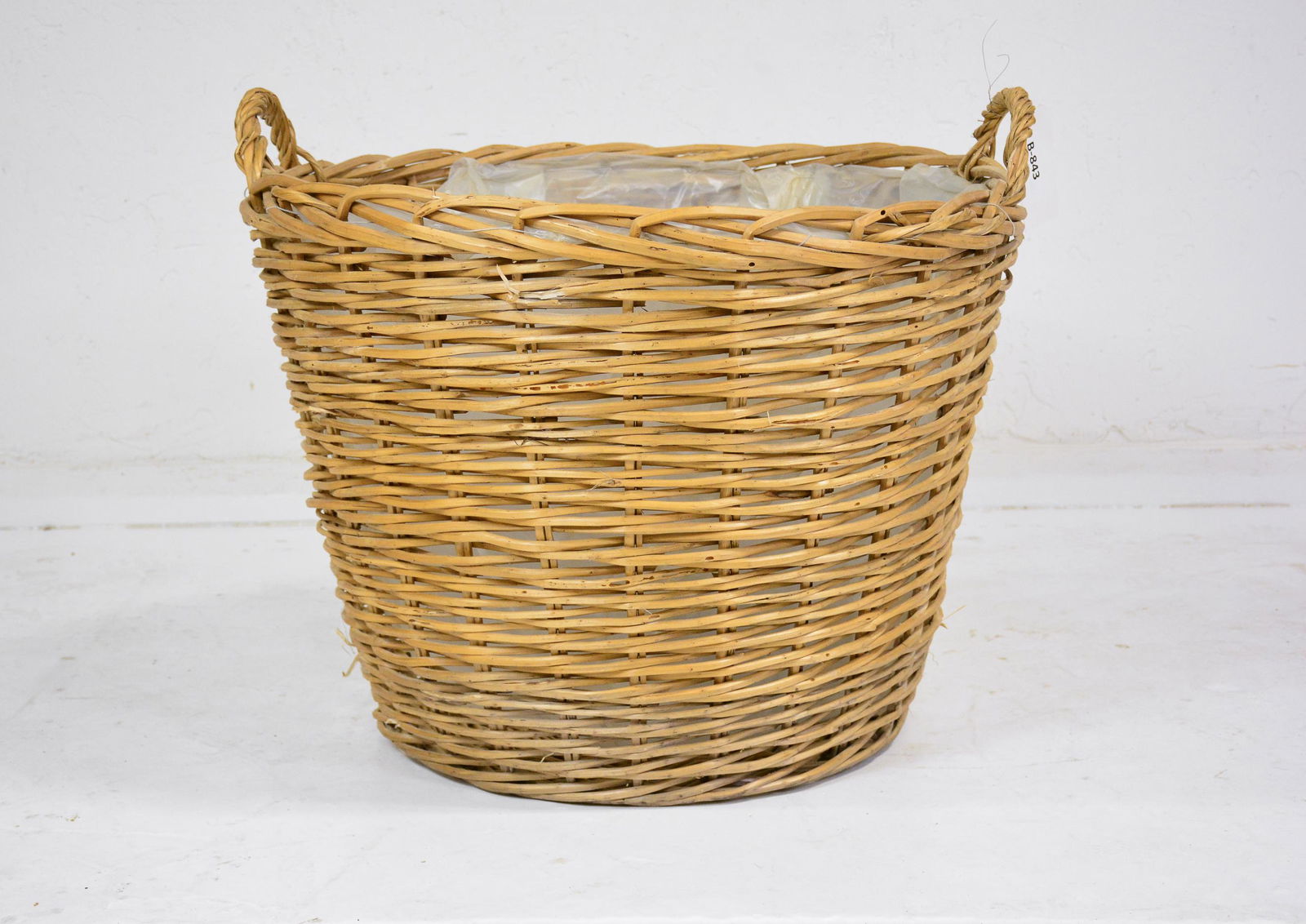 Large Woven Basket (1 of 3)