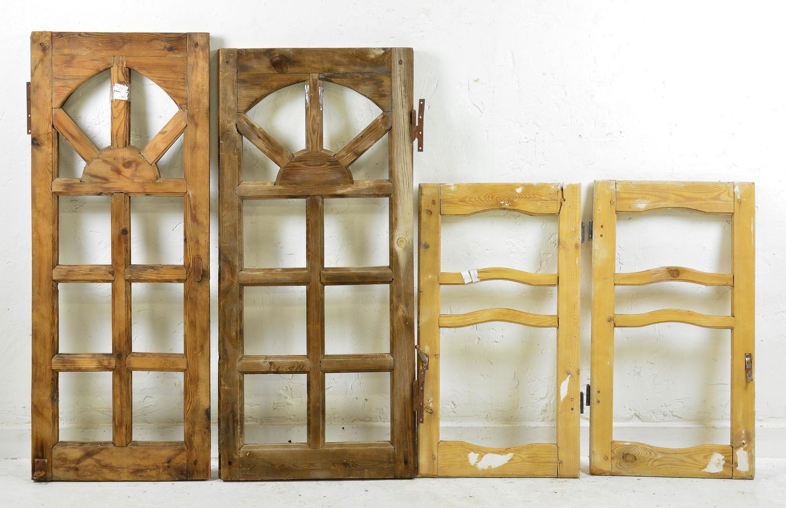 4 Assorted Wood Windows (1 of 3)
