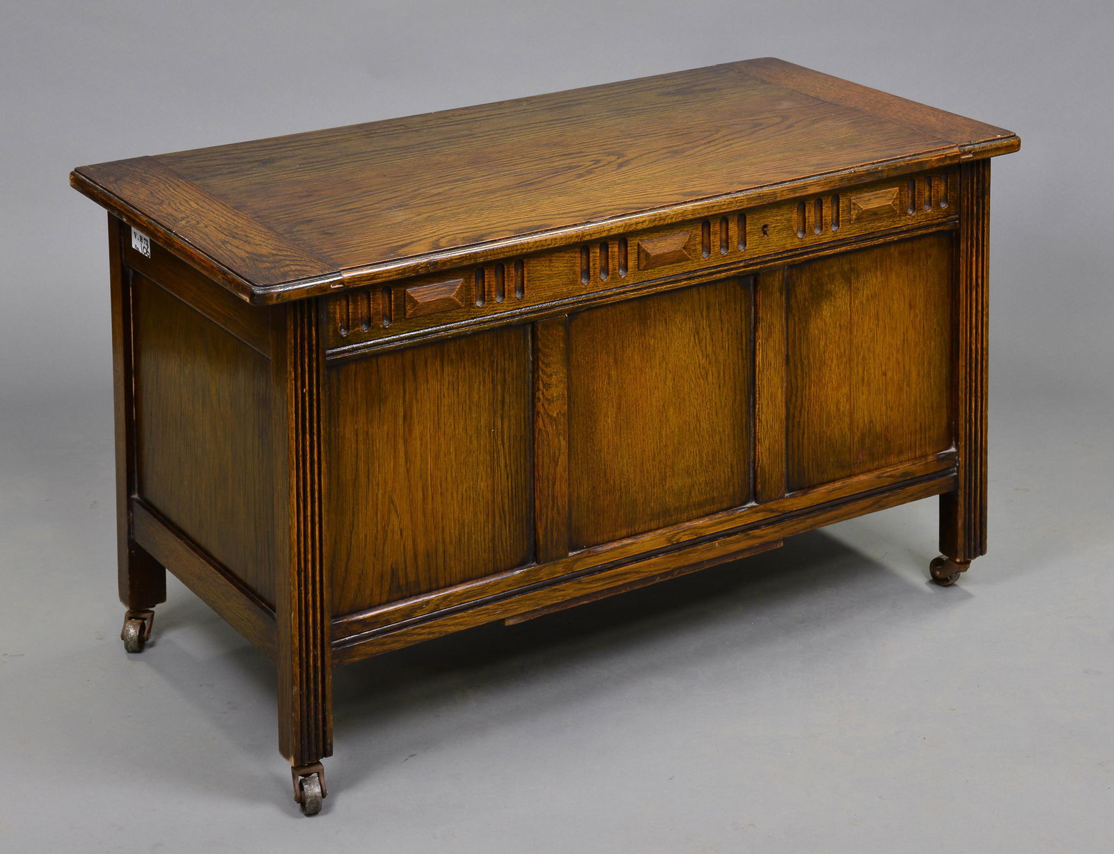 British Oak Lift Top Blanket Box (1 of 4)