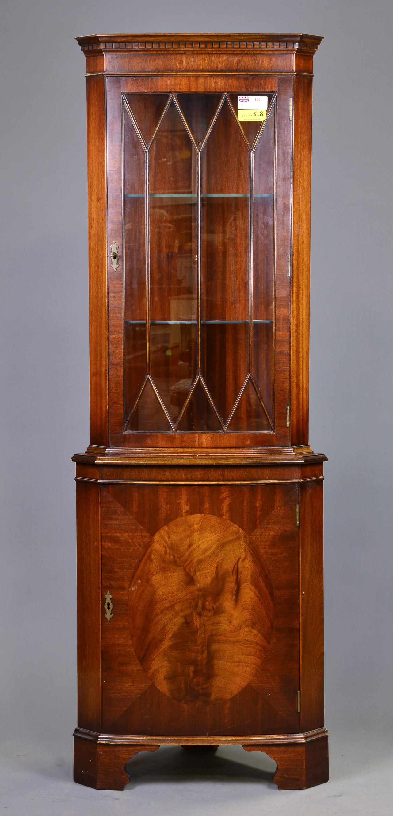 Georgian Mahogany Corner Cabinet / Cupboard (1 of 2)