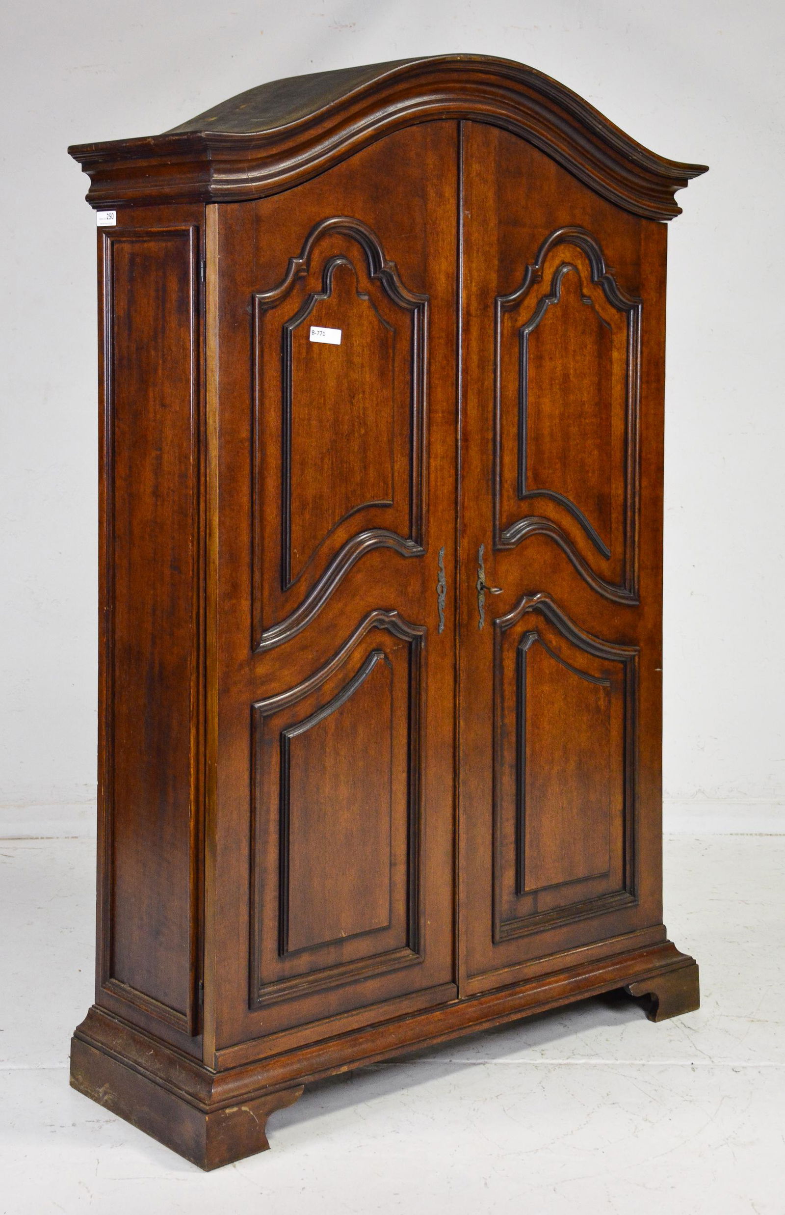 European Dome Top Double Door Robe (1 of 3)