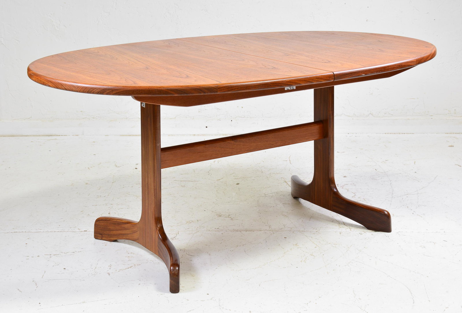 Oval Mid Century Teak Dining Table By G-Plan: This Danish Modern Style Teak Dining Table includes a pop-out butterfly style leaf & is made by Mid Century Modern Furniture Maker G Plan ( Gplan ), part of their fresco range . 30 in tall x 65 in lon