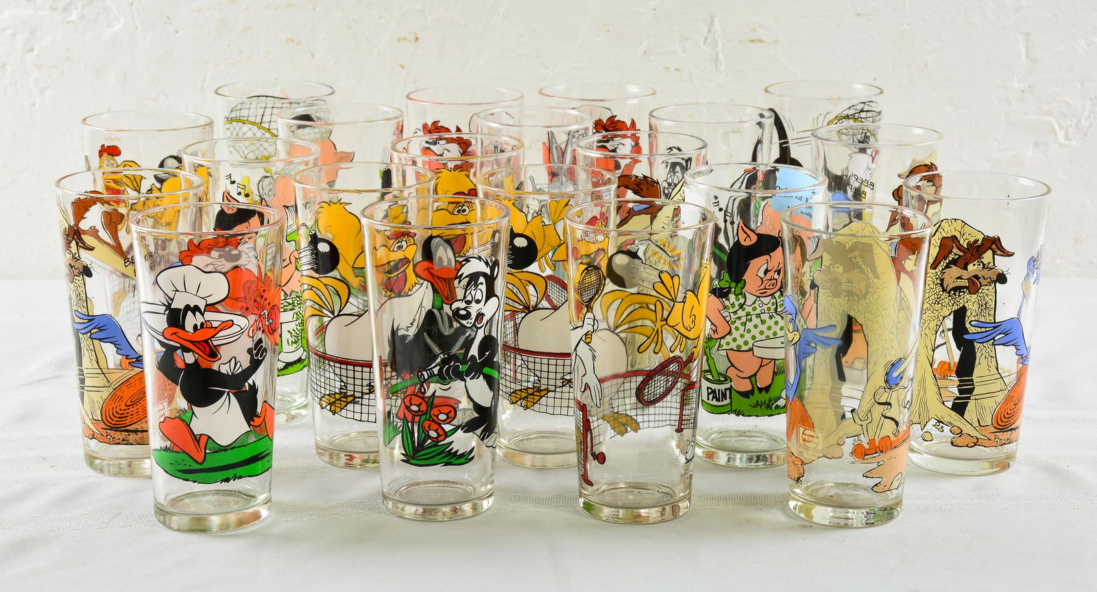21 Assorted Looney Toons Glasses (1 of 6)