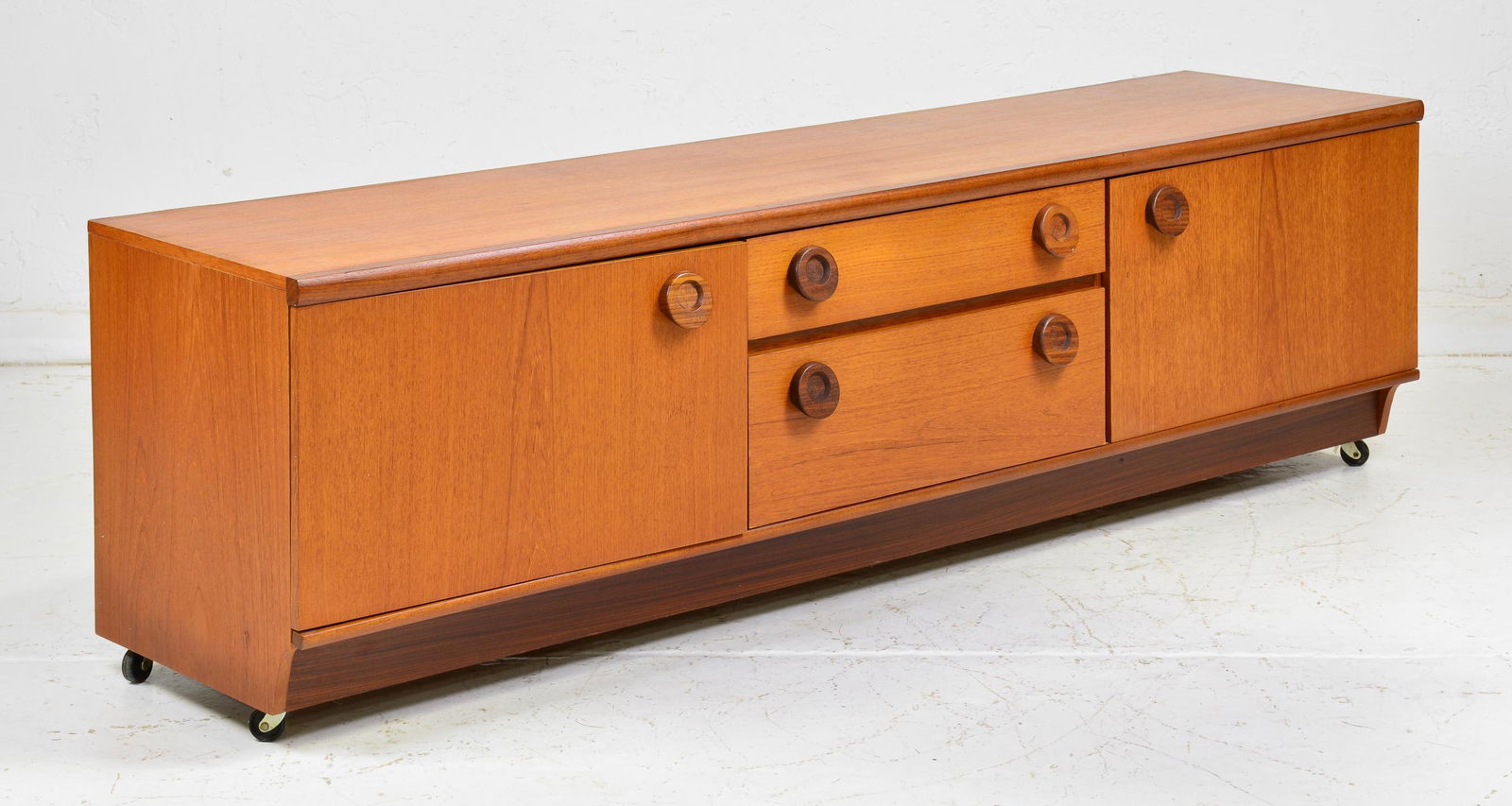 Mid Century Modern Low Sideboard (1 of 5)