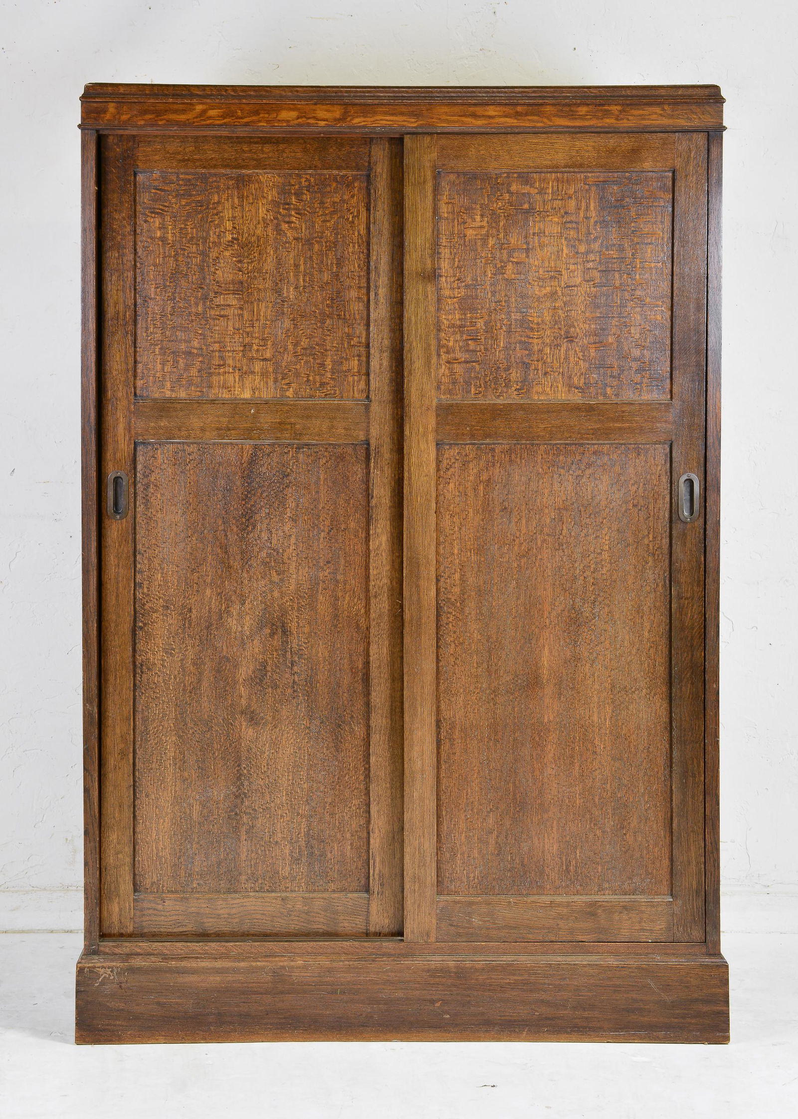British Oak Double Sliding Door Robe / Cupboard (1 of 5)