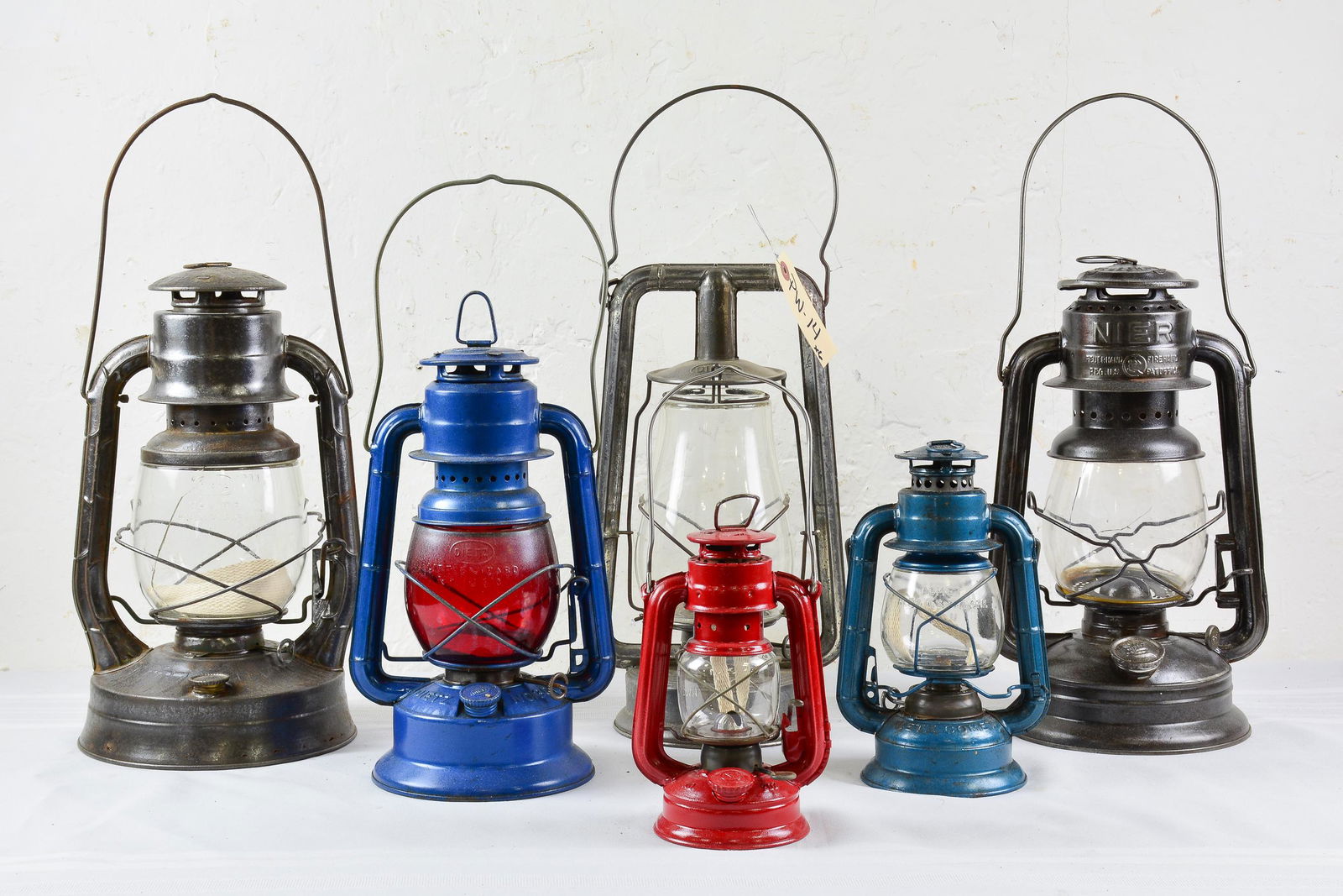 6 Assorted Oil Lanterns (1 of 3)