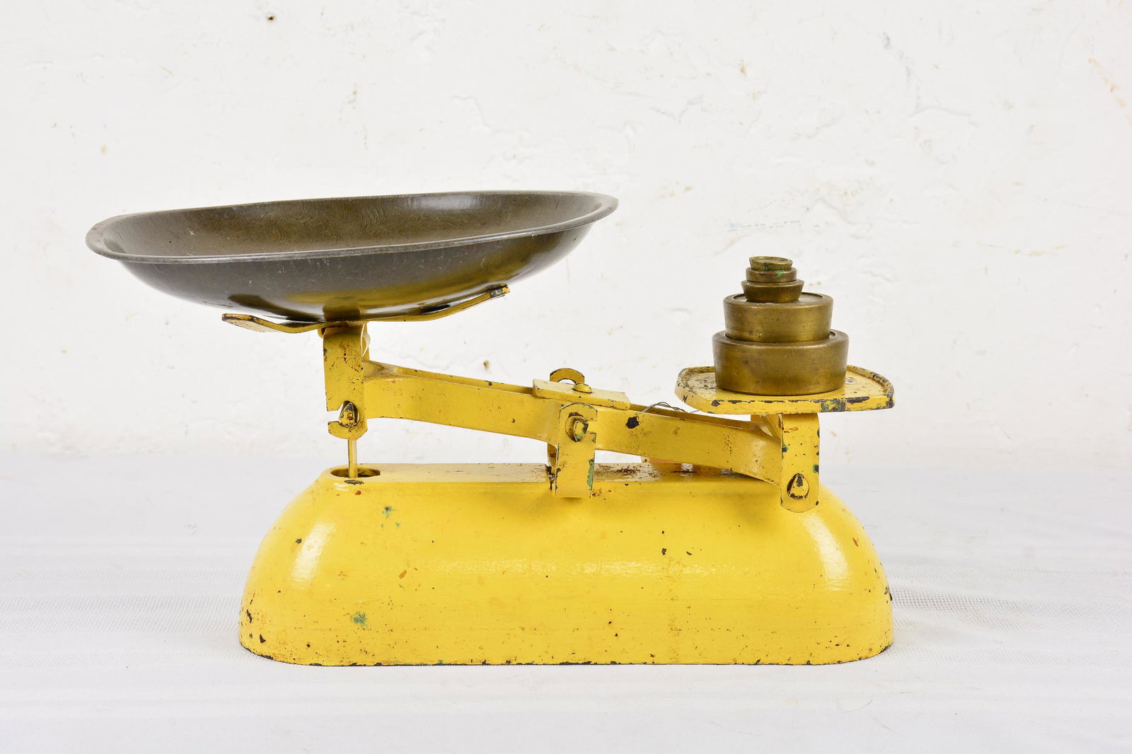 English Kitchen Balance Scale with Weights (1 of 3)