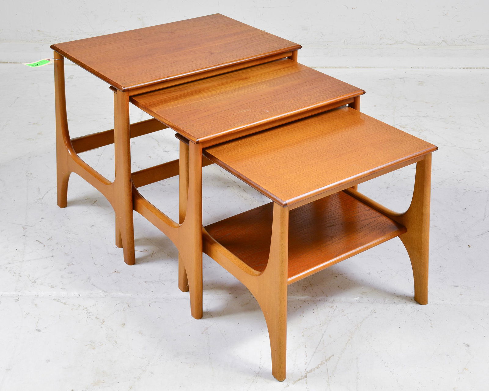 Mid Century Modern Nest Of 3 Tables (1 of 3)