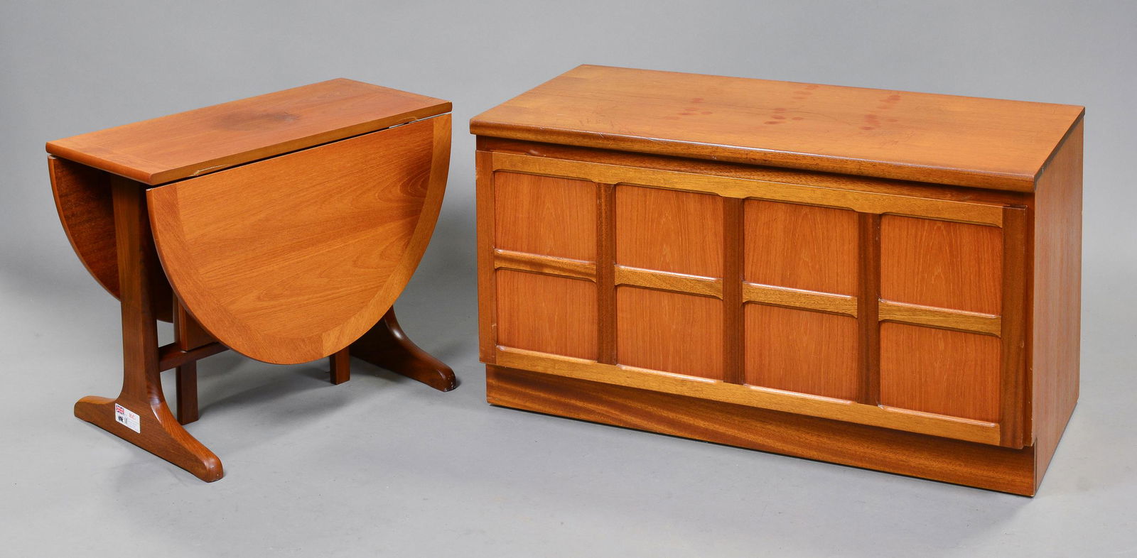 Drop Leaf Coffee Table & Entertainment Cabinet (1 of 5)