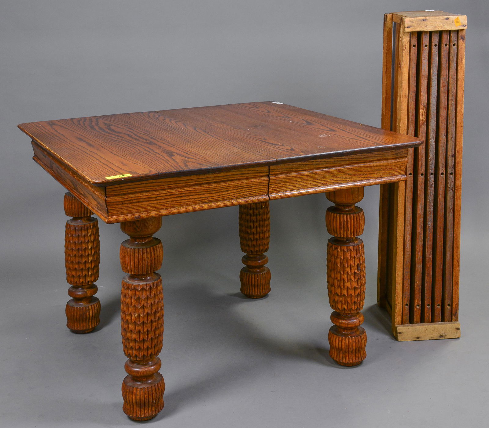 American Oak Table with 5 Leaves (1 of 3)
