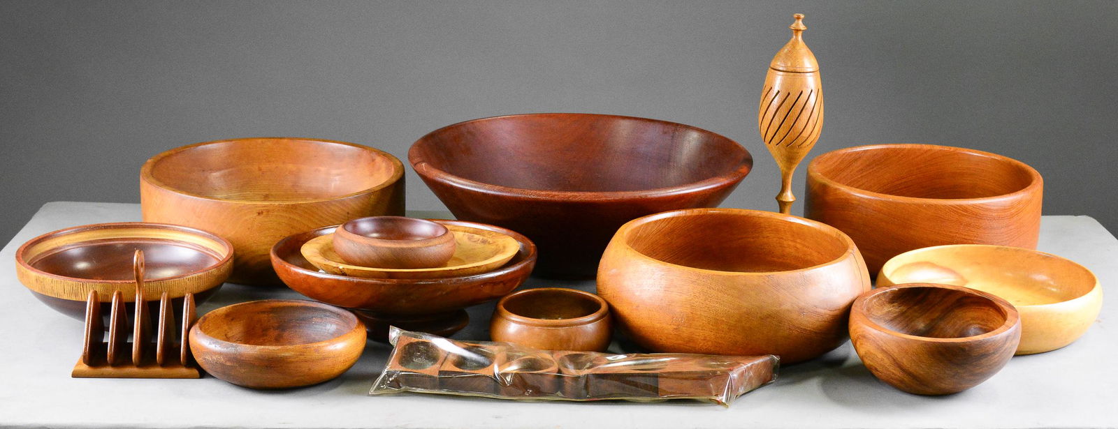 15 PC Collection of Wooden Serving Bowls & Plates (1 of 5)