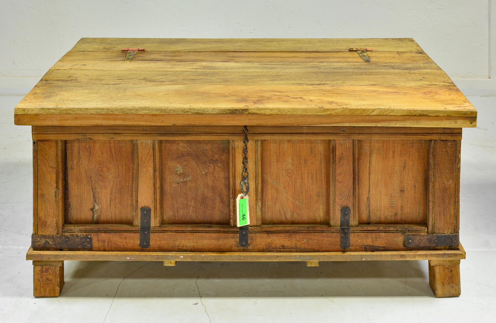 Large Lift Top Trunk / Coffee Table (1 of 6)