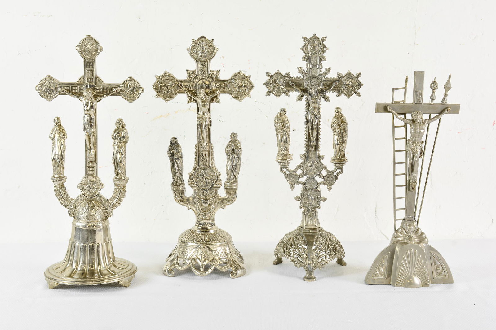 4 Silver Plate Crucifixes / Crosses (1 of 6)