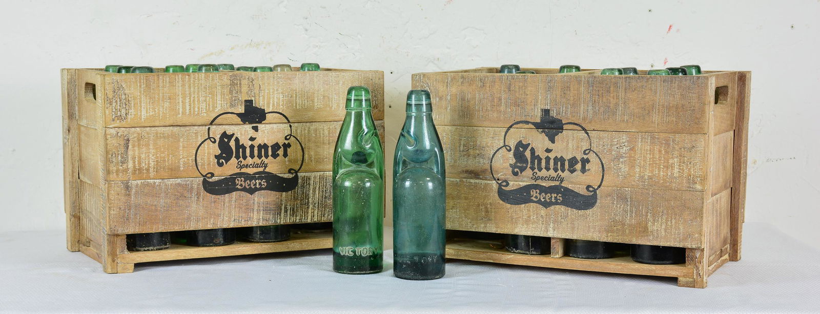 2 Shiner Wood Carriers with Bottles #1 (1 of 3)