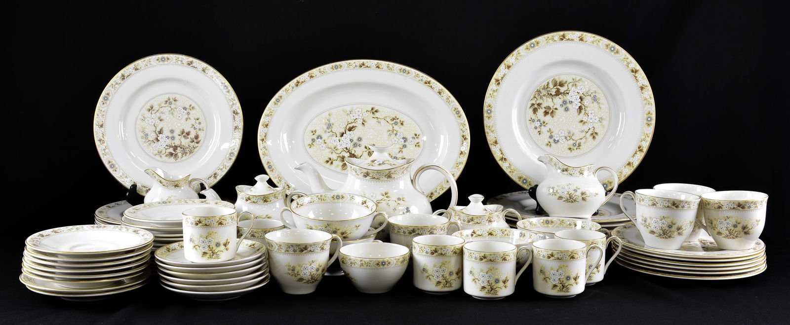 66pcs Royal Doulton Mandalay China Set (1 of 7)