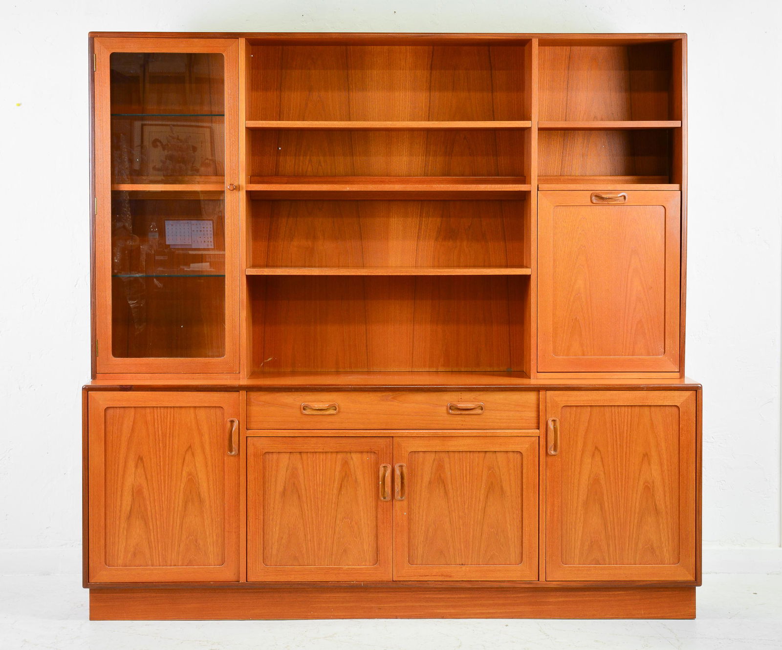 Mid century modern cocktail sideboard (1 of 7)