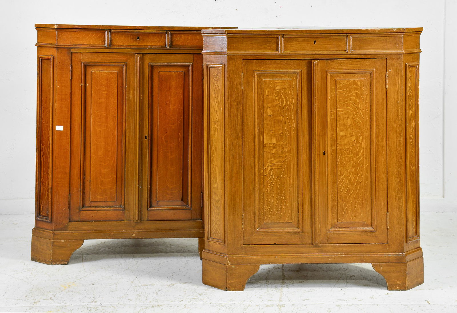 2 Large Oak Corner Cupboards / Cabinets (1 of 5)