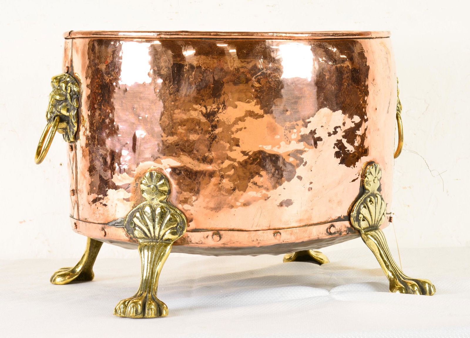 British Copper Paw Footed Log Holder / Pot (1 of 4)