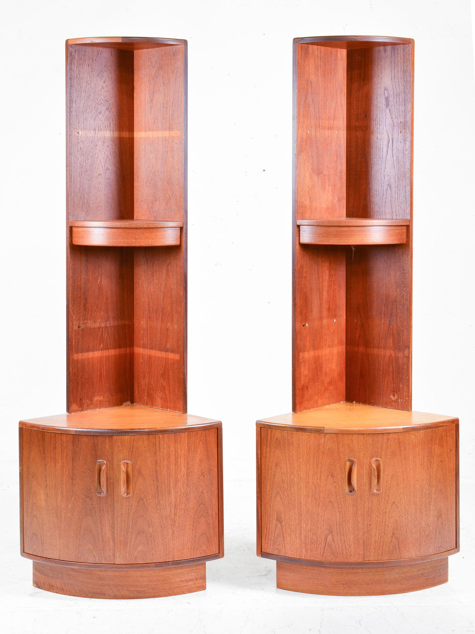 2 Mid Century Modern Corner Cabinets - Gplan (1 of 5)