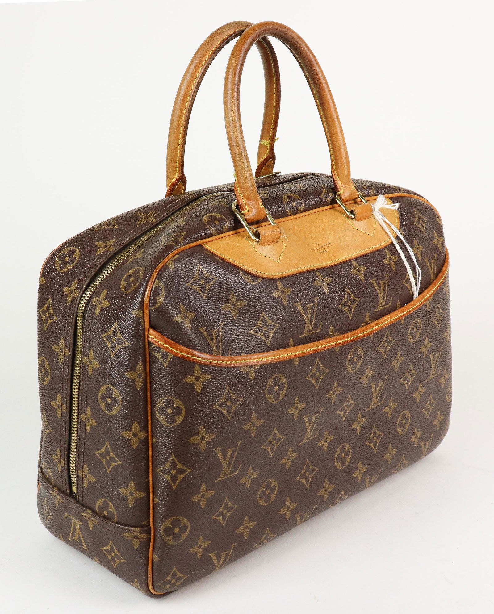 voldsom diakritisk detail Louis Vuitton Deauville in Vachetta Monogram Canvas (#0040) on Jan 29, 2022 | Gallery Auctions in TX voldsom diakritisk detail Louis Vuitton Deauville in Vachetta Monogram Canvas (#0040) on Jan 29, 2022 | Gallery Auctions in TX