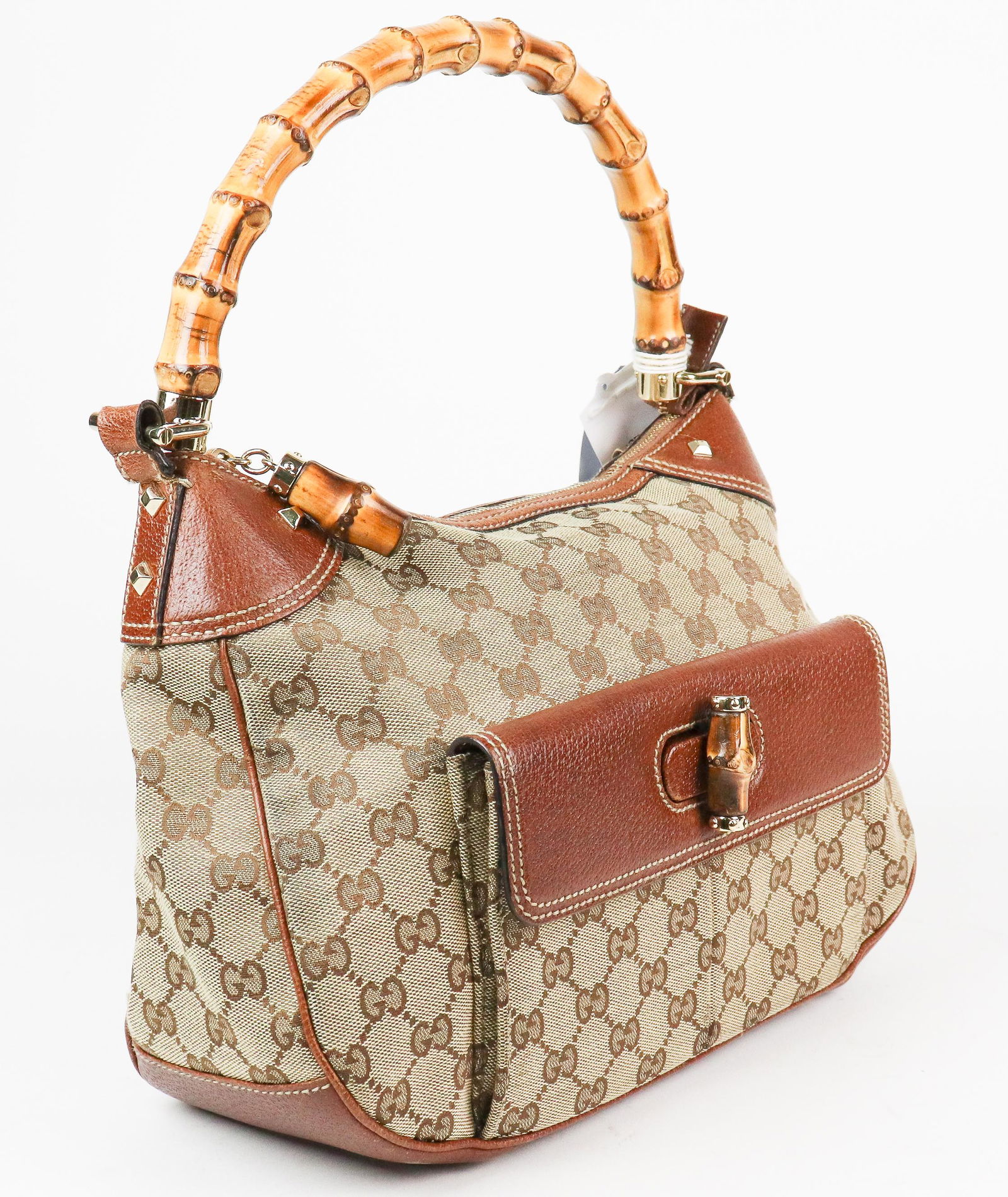 Gucci Bamboo Top Handle in Bamboo Monogrammed Canvas: Genuine Pre-Owned Gucci Bamboo Top Handle in Beige/Brown Monogrammed Canvas in B condition. Date Code is 137383-001998 This lot includes the following accessories: . Measurements: 20*18*10cm (Length
