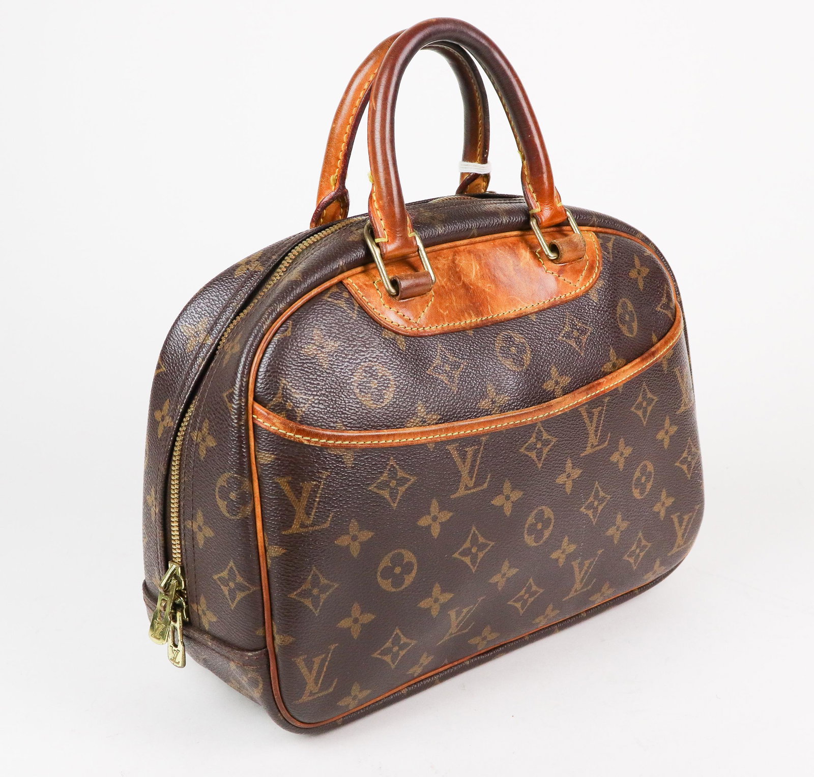 Louis Vuitton Trouville in Vachetta Monogram Canvas: Genuine Pre-Owned Louis Vuitton Trouville in Brown Monogram Canvas in B condition. Date Code is BA0064 (Jun 2004) Measurements: 35*26*14cm (Length * Height * Width). This lot includes a certificate of