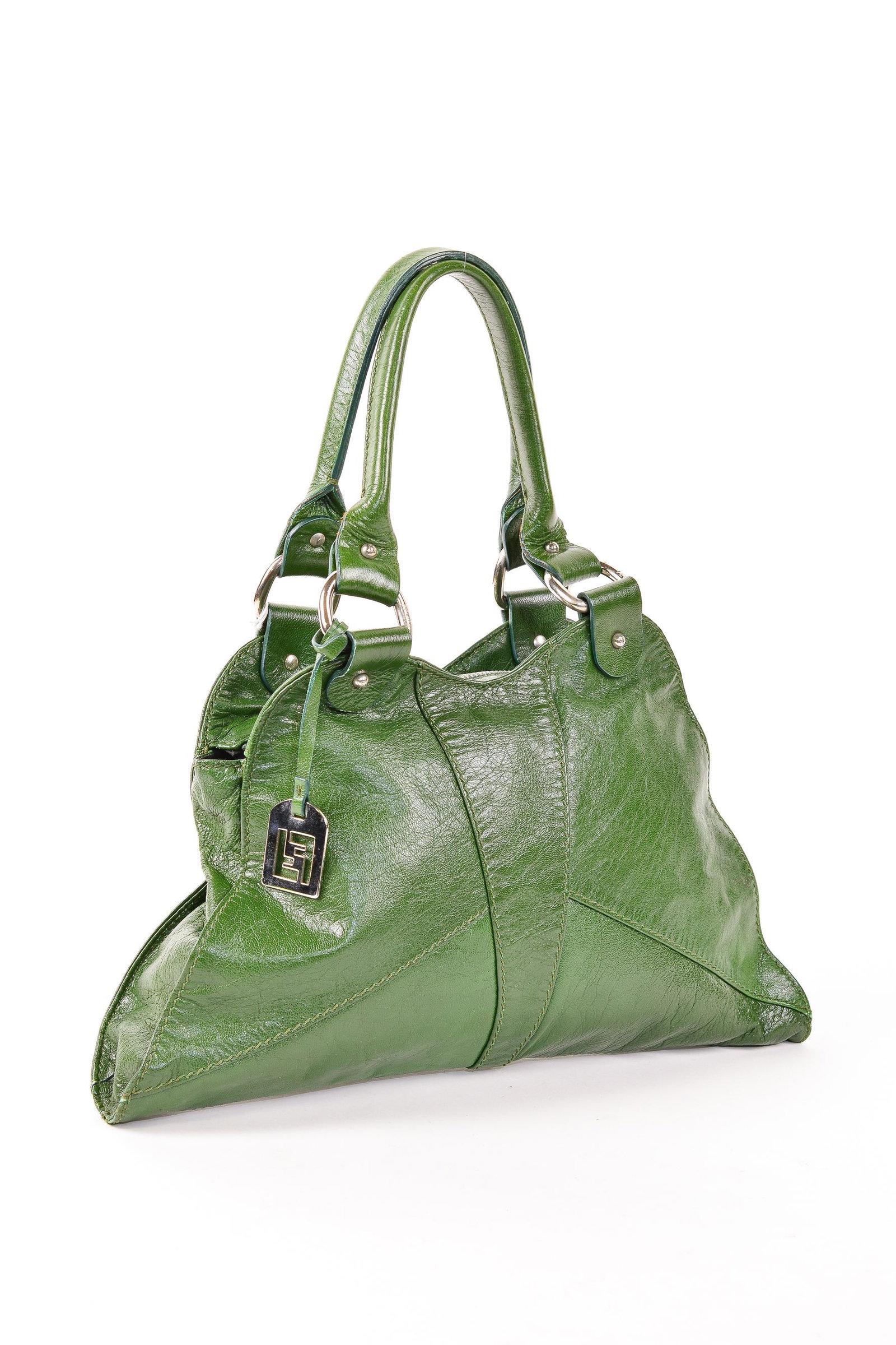 Fendi Trapezio Bag in Green Leather Calfskin Leather: Genuine Pre-Owned Fendi Trapezio Bag in Green Calfskin Leather in AB condition. Date Code is 2115-8BR254-033 This lot includes the following accessories: Charm. Measurements: 34*19*3cm (Length * Heigh