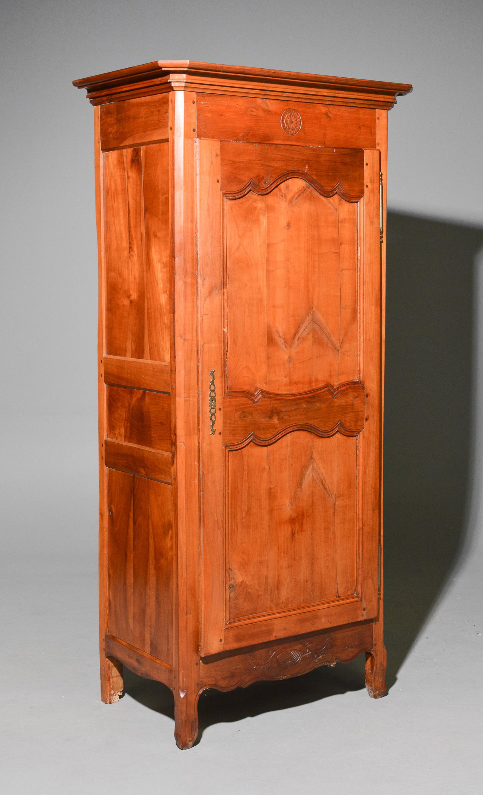French Bonnnetiere / Single Door Hall Robe (1 of 7)