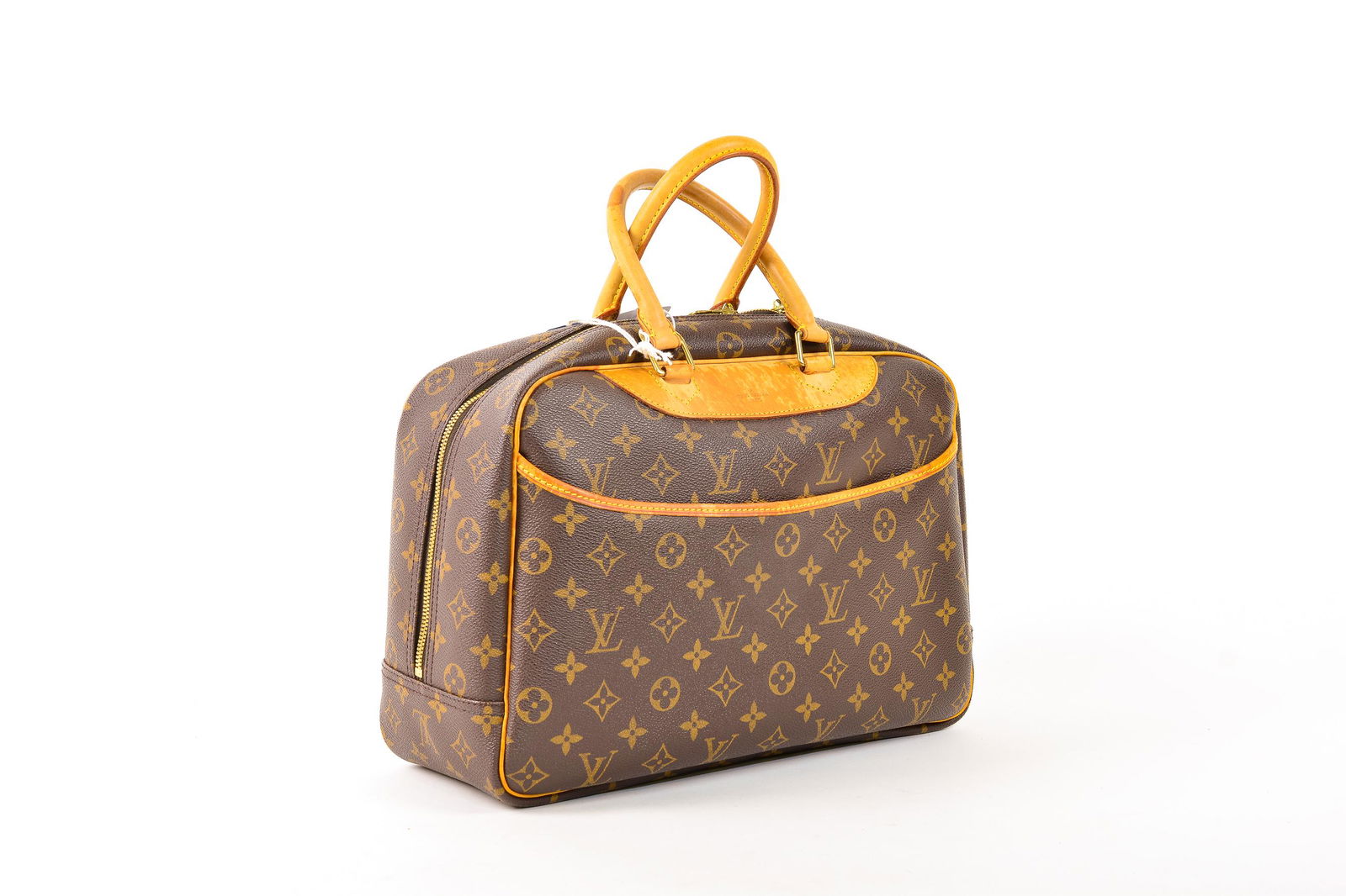 Louis Vuitton Deauville in Vachetta Monogram Canvas: Genuine Pre-Owned Louis Vuitton Deauville in Brown Monogram Canvas in AB condition. Date Code is MB0083 (Aug 2003) This lot includes the following accessories: Luggage Tag. Measurements: 35*26*14cm (