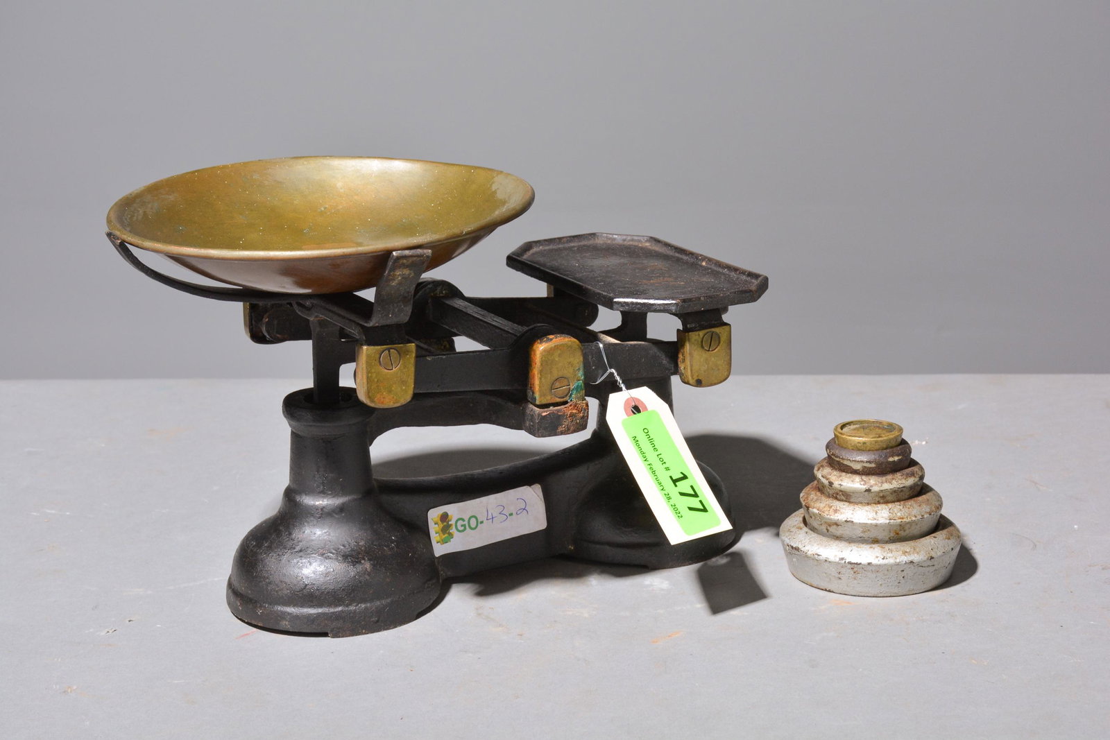 British Balance Scale with Weights: British Balance Scale with Weights - 9 in tall x 14 x 8