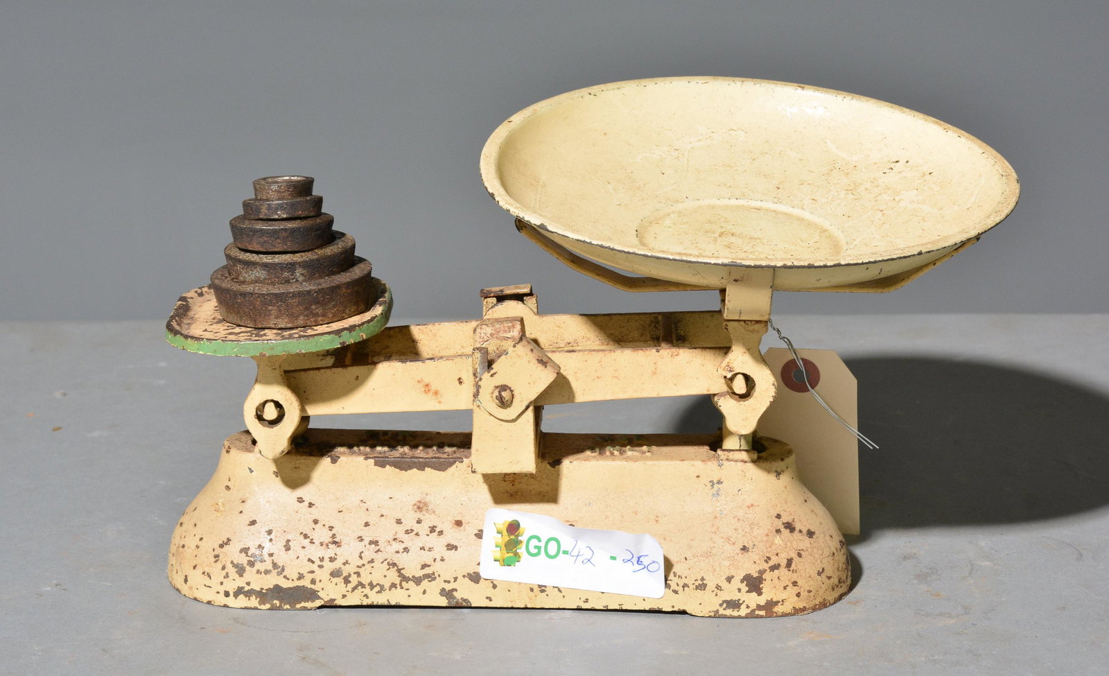 British Balance Scale with Weights: British Balance Scale with Weights - 7 in tall x 13 x 8