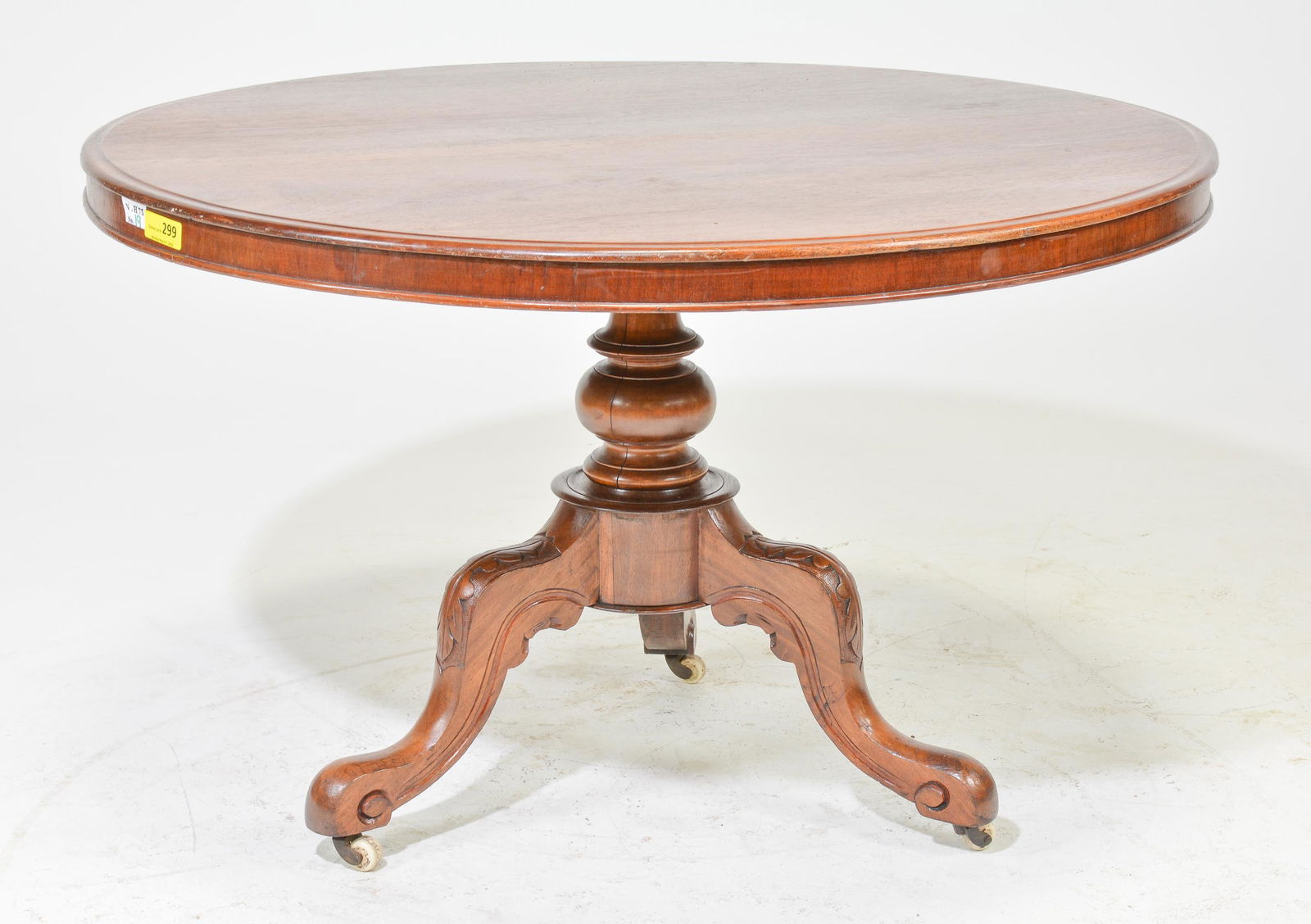 Victorian Mahogany Round Table (1 of 3)