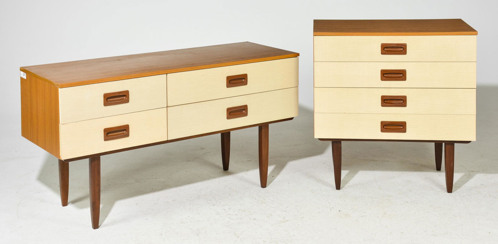 2 Mid Century Modern 4 Drawer Chests (1 of 5)