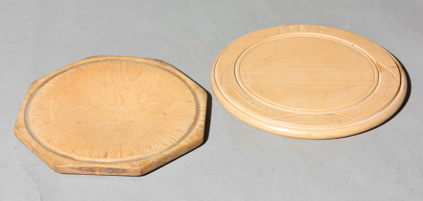 2 English Pine Round Bread Boards (1 of 4)