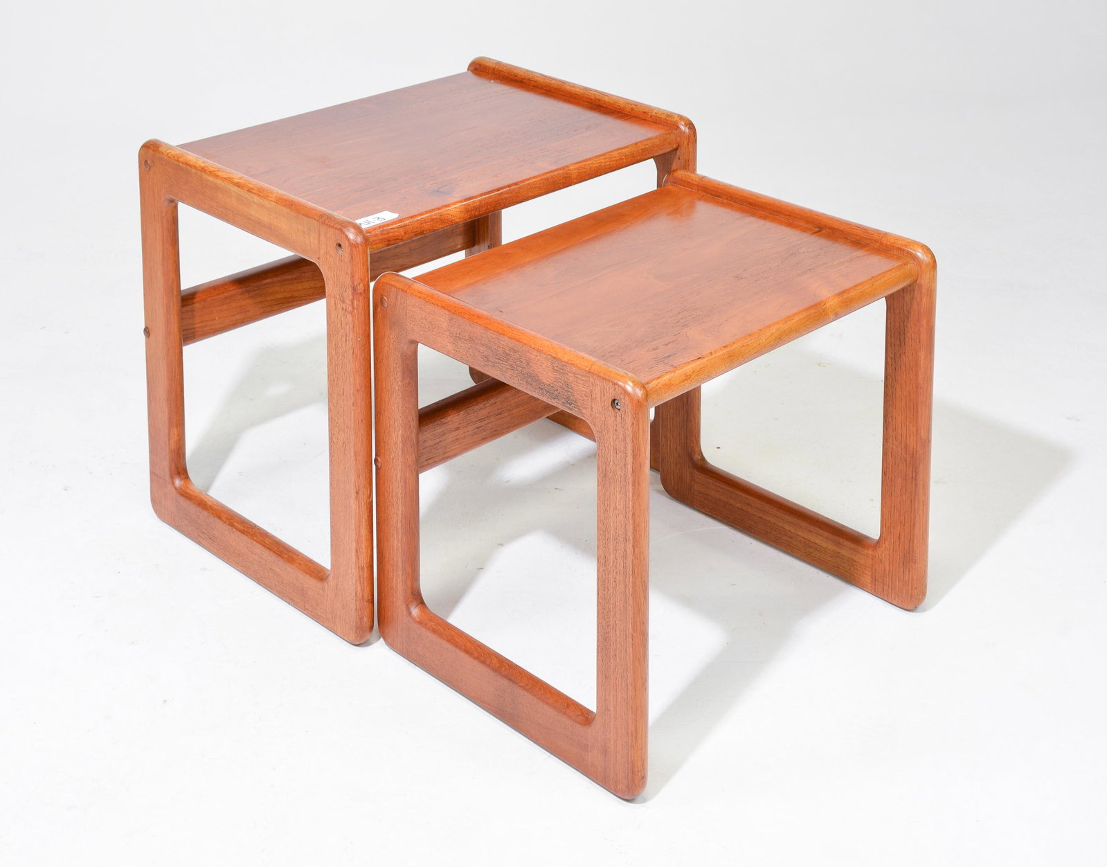 Mid Century Modern Nest of Two Tables: Mid Century Modern Nest of Two Tables - 20 in tall x 24 x 18