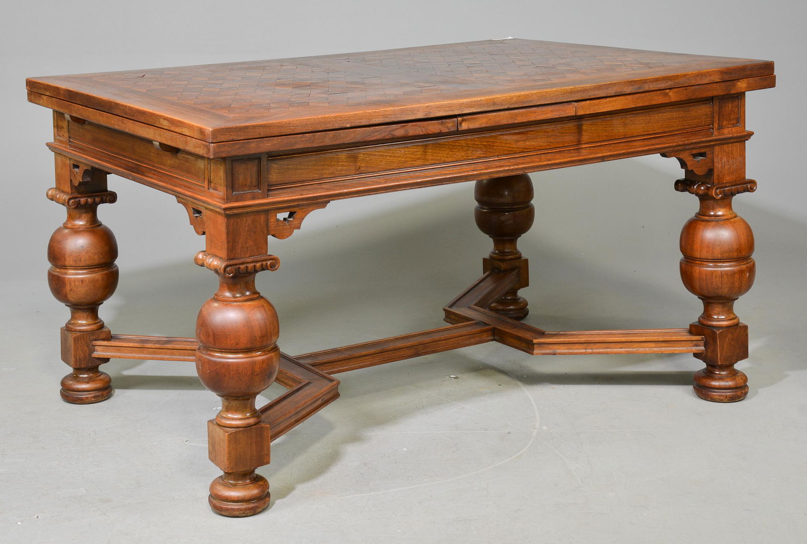 Tudor Style Large Oak Draw Leaf Table (1 of 6)