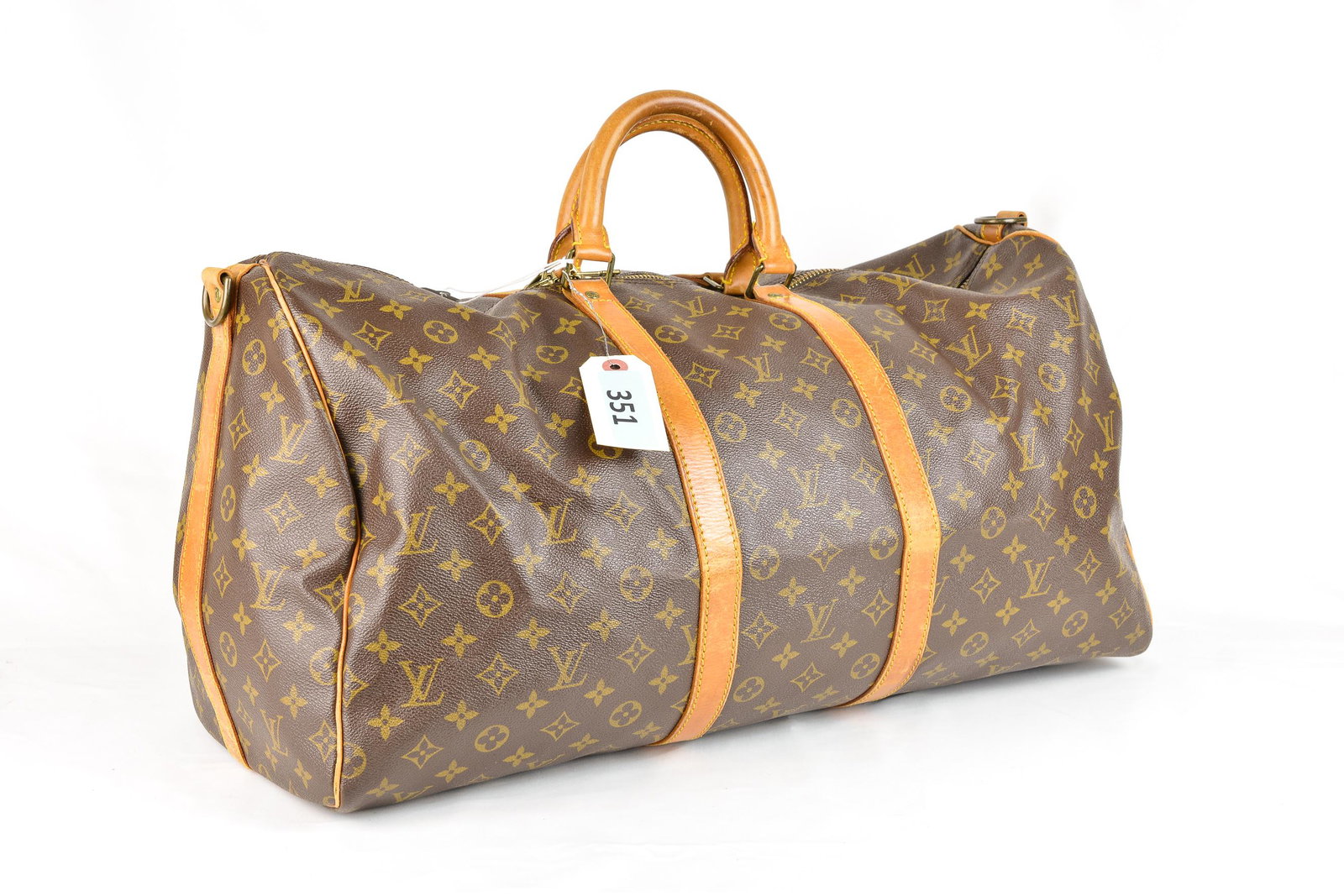 Louis Vuitton Keepall Bandouliere 55 in Monogram Canvas: Genuine Pre-Owned Louis Vuitton Keepall Bandouliere 55 in Brown Monogram Canvas in AB condition. Date Code is VI8904 (Apr 1989) This lot includes the following accessories: Strap. Measurements: 55*28*