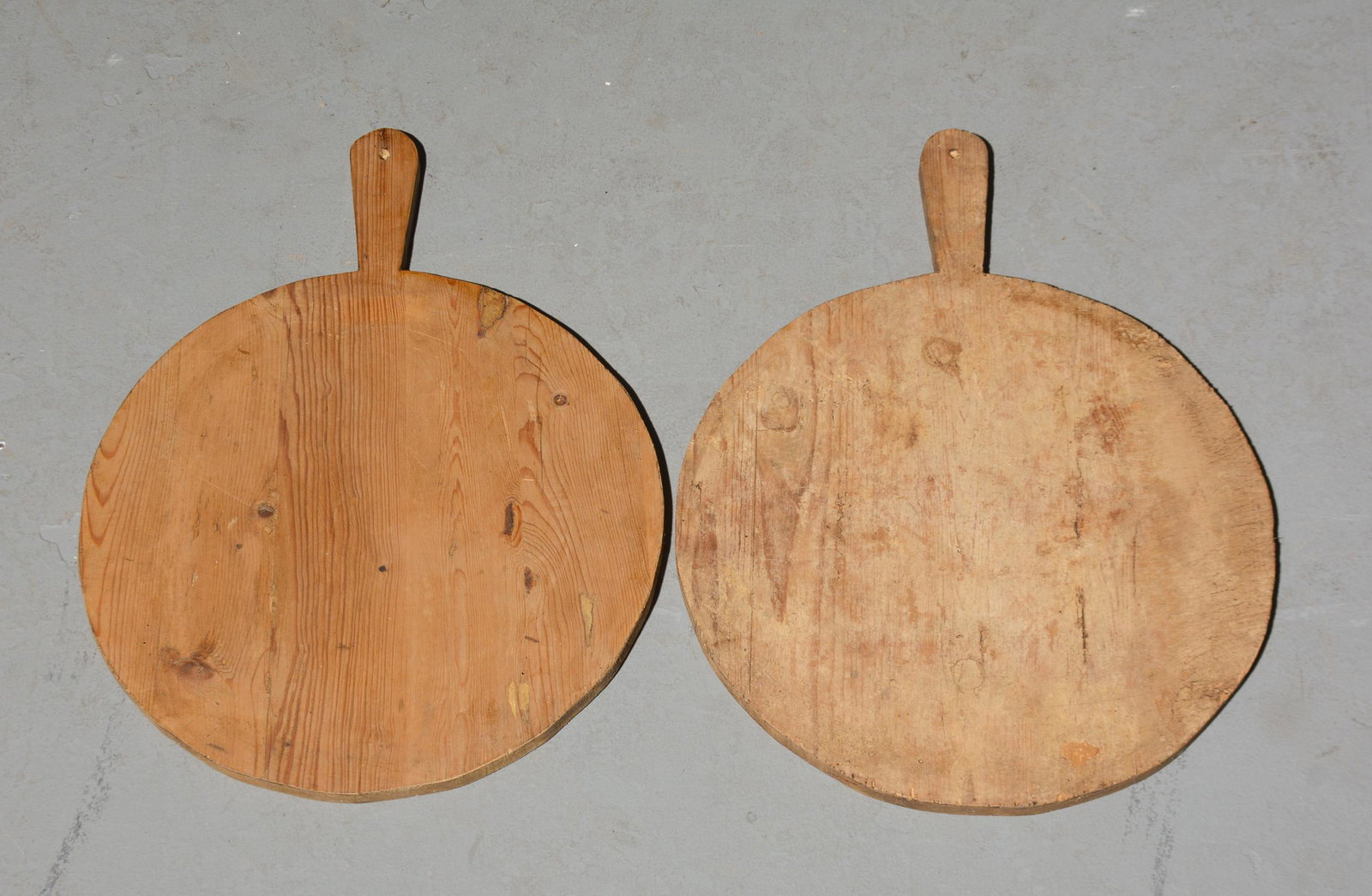 2 Round Bread / Dough Boards (1 of 2)