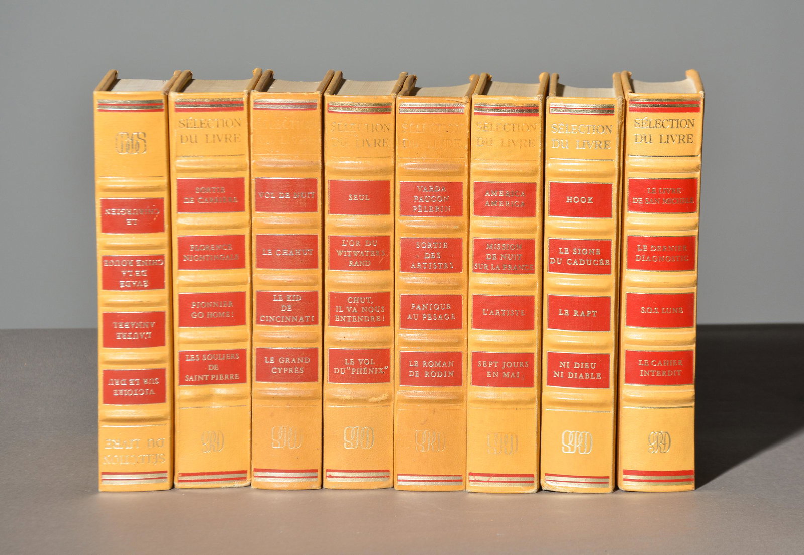 8 Assorted French Selection Du Livre Books (1 of 2)