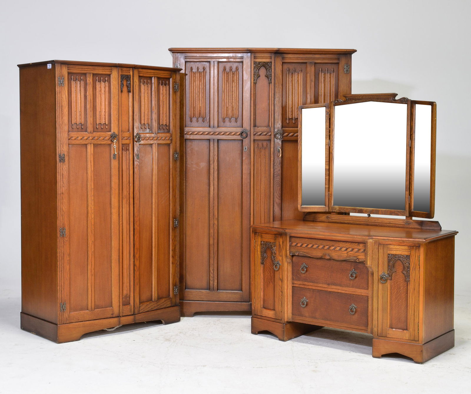 3pc British Bedroom Set - 2 Robes & Dresser (1 of 3)