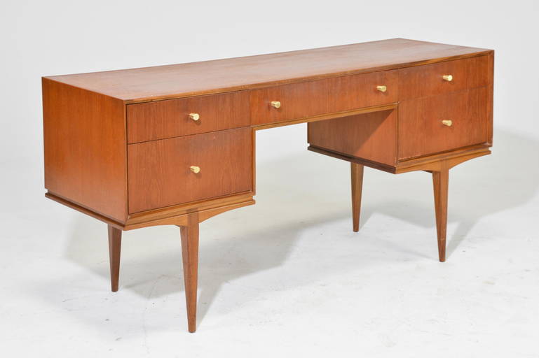Mid Century Modern Dresser / Desk Aug 01, 2022 Gallery Auctions in TX