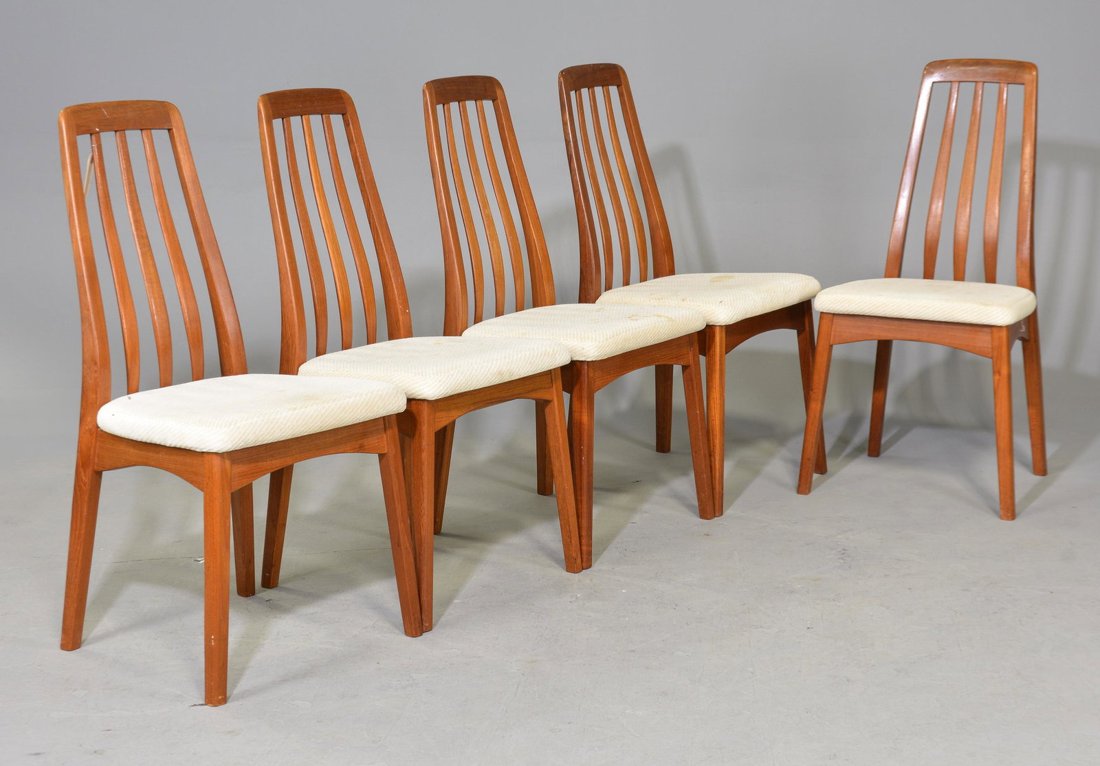 5 Danish Modern Style Dining Chairs - Benny Linden: 5 Mid Century Modern Dining Chairs by Benny Linden - 37 in tall x 19 x 21